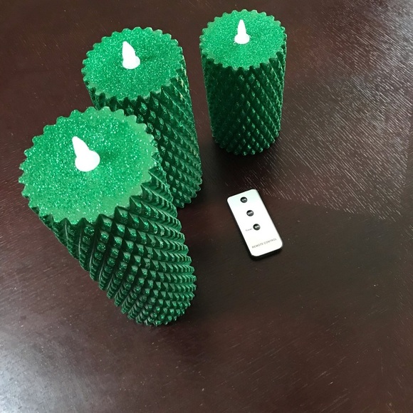 Three green flameless candles with remote control timer - Picture 3 of 9